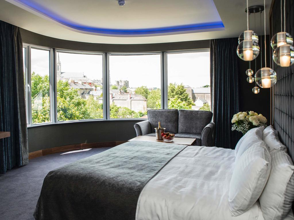 The Riverside Park Hotel エニスコーシー エクステリア 写真